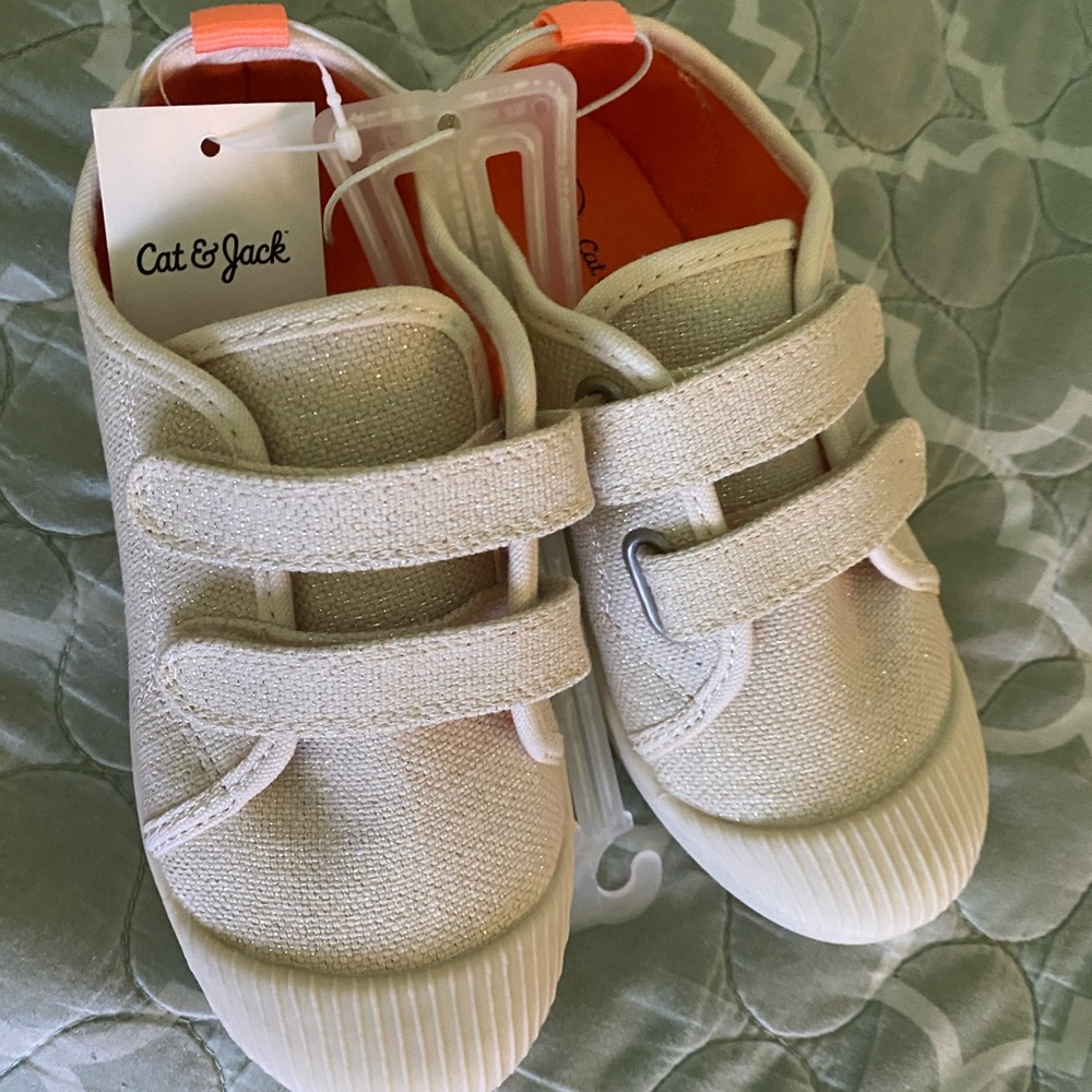 Hey Mom, Mommy, Mama, Dada, Papa NWT Toddler Madge Casual Sneakers - Cat & Jack™